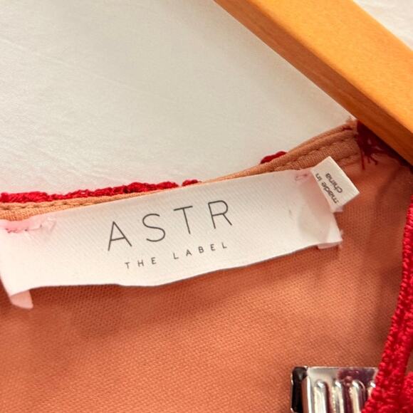 ASTR the Label NEW Short Sleeve V-Neck Lace Romper XS Romantic Spring Summer - Picture 5 of 6